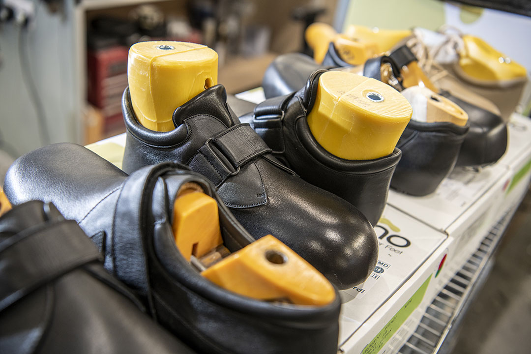 Orthotic footwear shoes